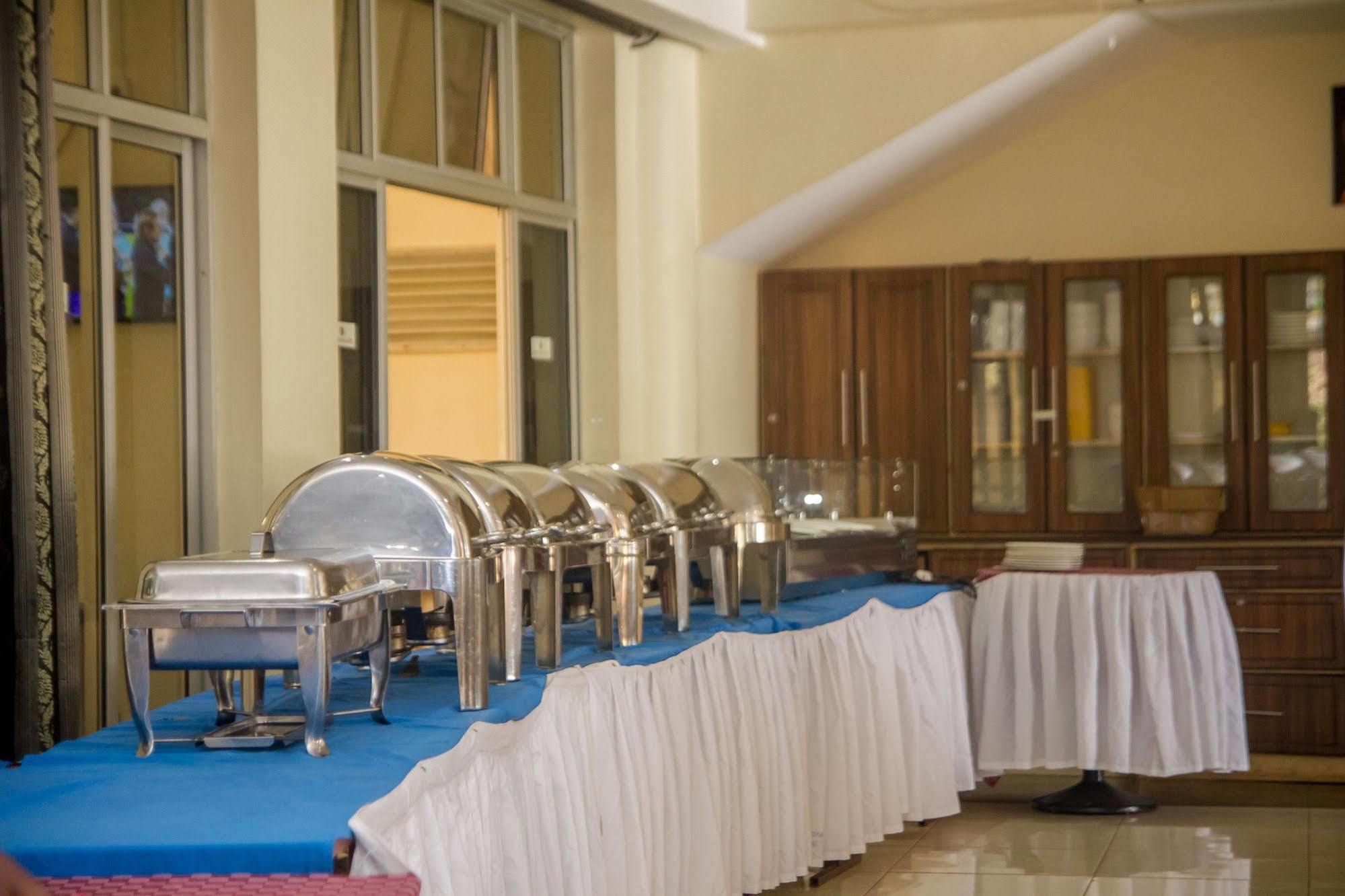 Grand Global Hotel Kampala Kültér fotó
